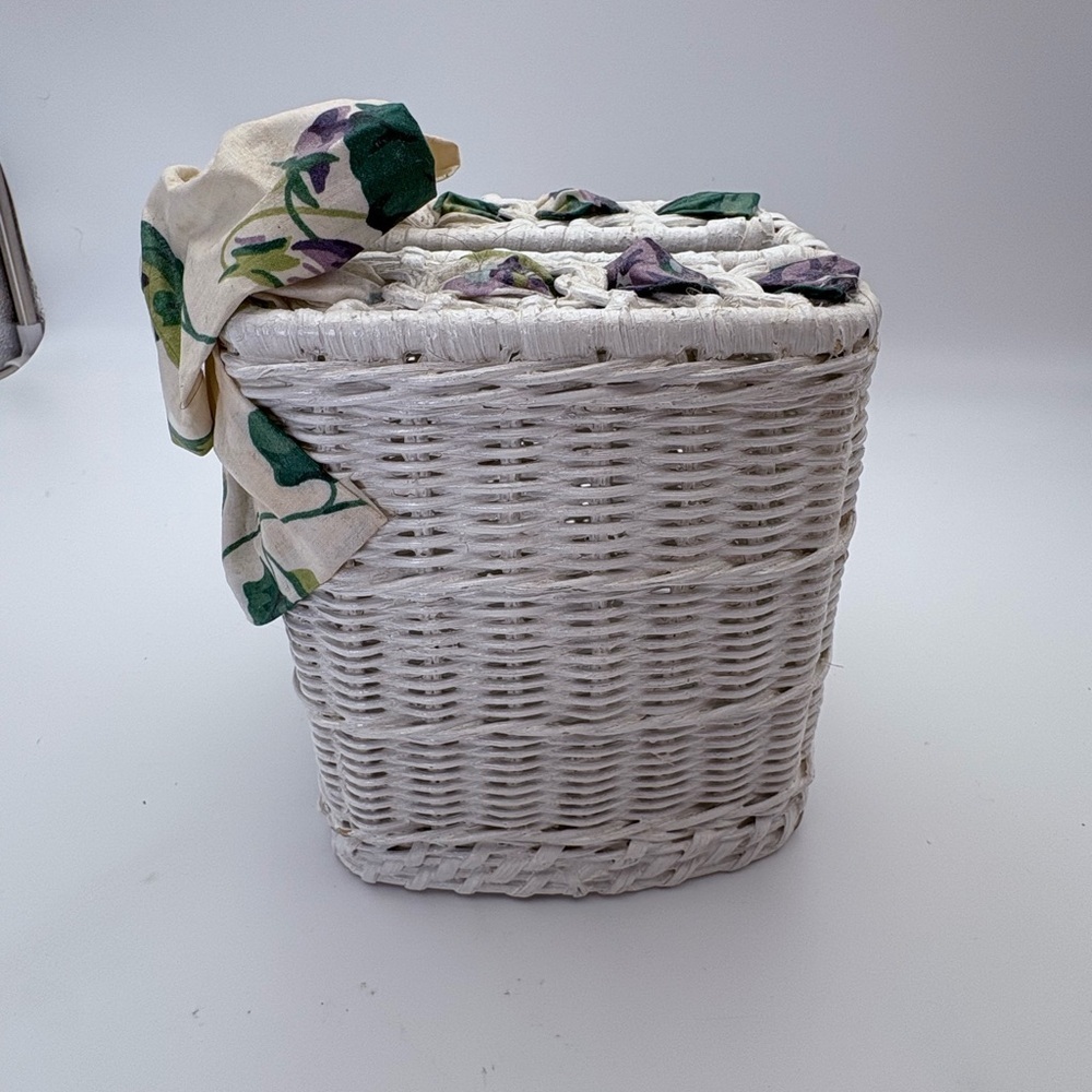 Vintage White Wicker Tissue Box with Paper Mache Decorative Bow - Picture 6 of 16
